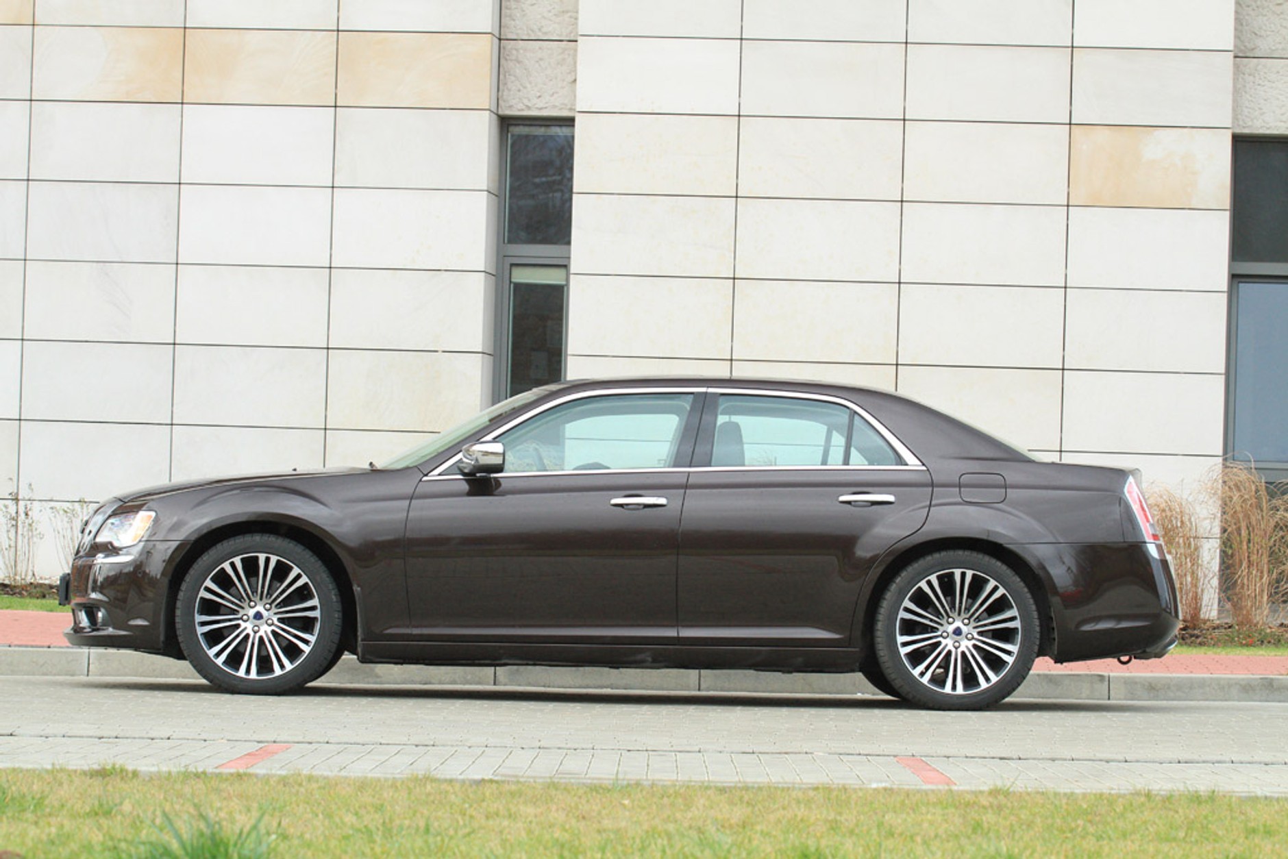 Test Lancii Thema: męski typ, damskie logo