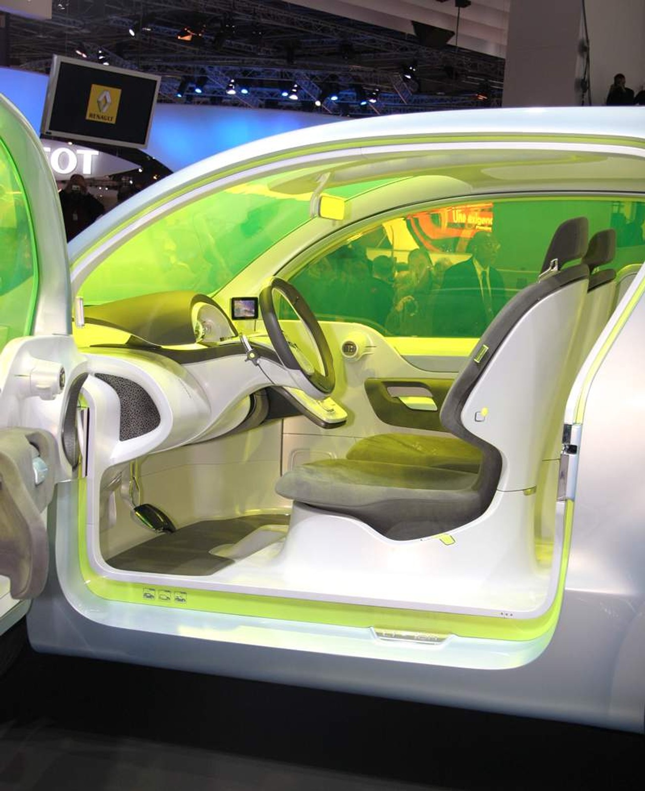 Paryż 2008: niezwykły Renault Z.E. Concept (fotogaleria + wideo)