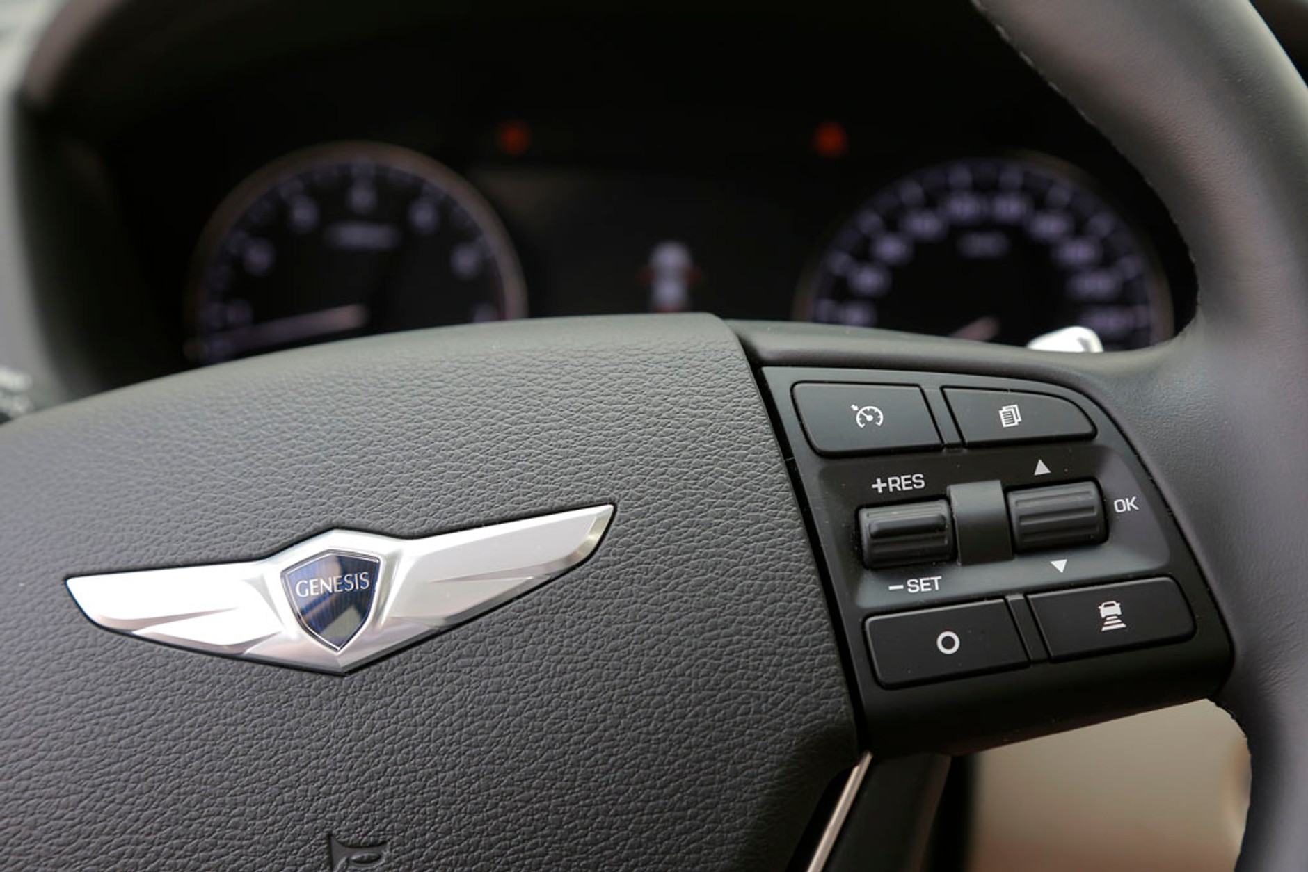 Hyundai Genesis 3.8: Prestiż po koreańsku