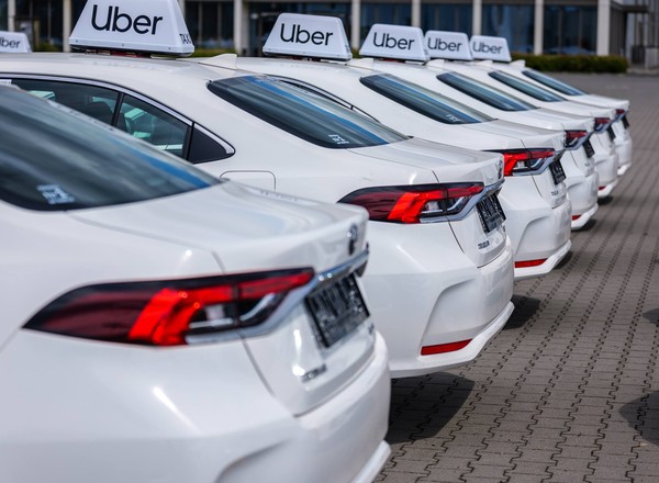 Toyoty zdominowały ten biznes. Samochody w zasadzie nie stygną