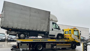 Ten Fiat nie wiózł żadnego towaru. Kierowcy zorientowali się, do czego naprawdę służy