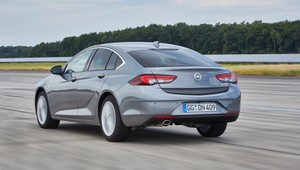 Czy używany Opel Insignia to dobry pomysł? Zabraliśmy do mechanika dwie generacje