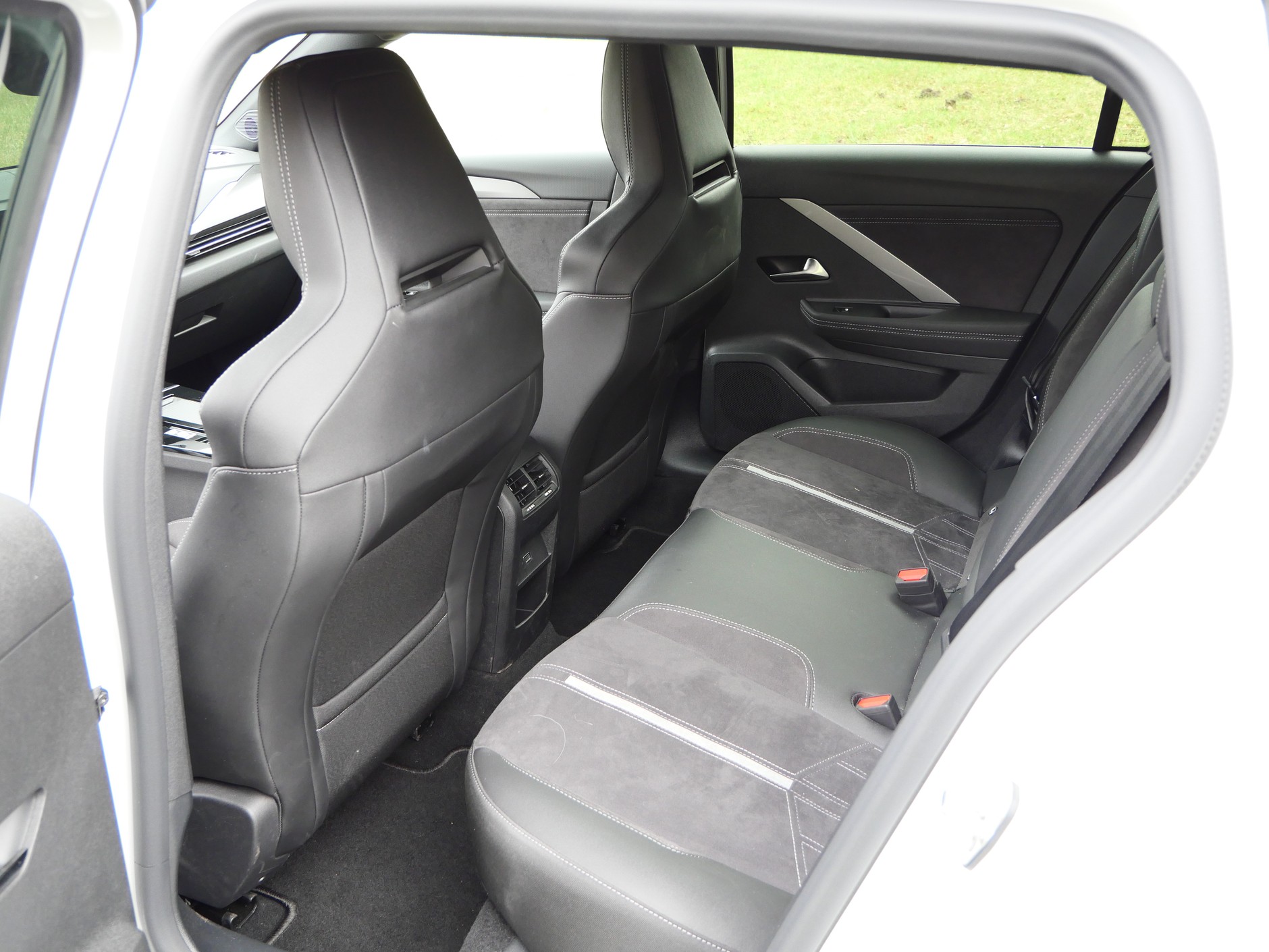 Opel Astra Sports Tourer GSe plug-in hybrid 225 KM