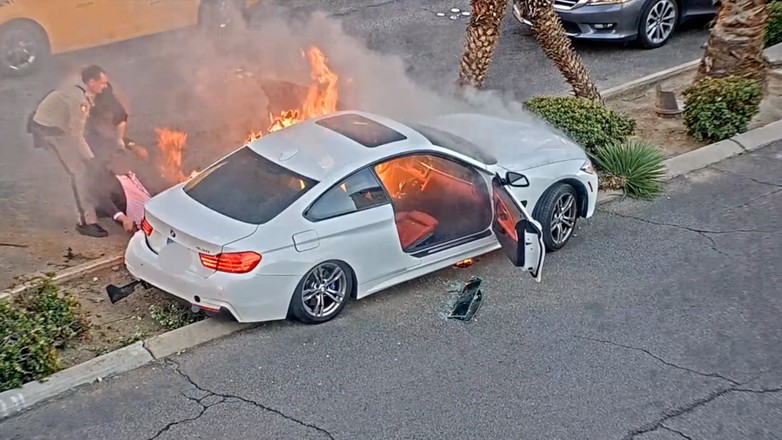 Świadek wypadku i policjant w ostatniej chwili uratowali kierowcę BMW