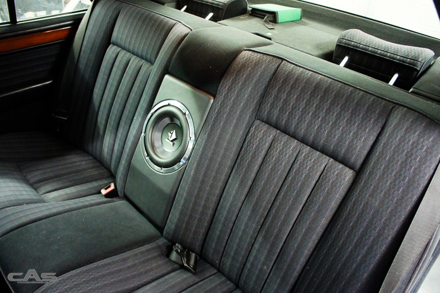 Mercedes W124 subwoofer