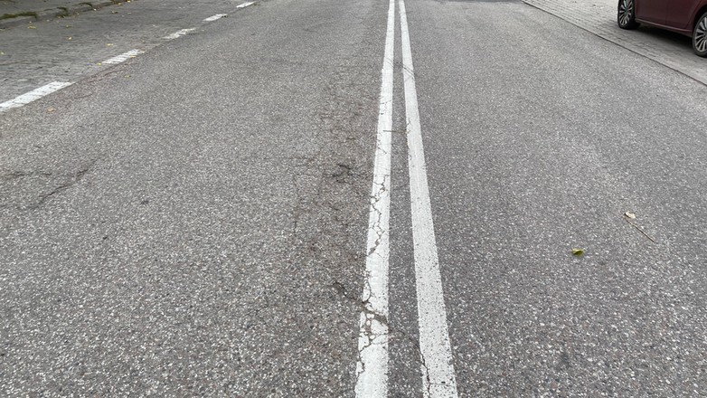 Podwójna linia ciągła