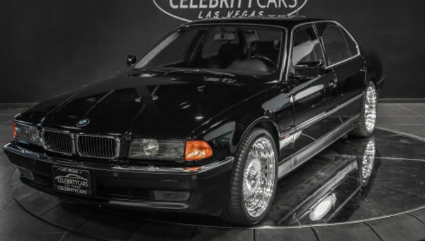 BMW 750iL w którym zastrzelono Tupaca Shakura