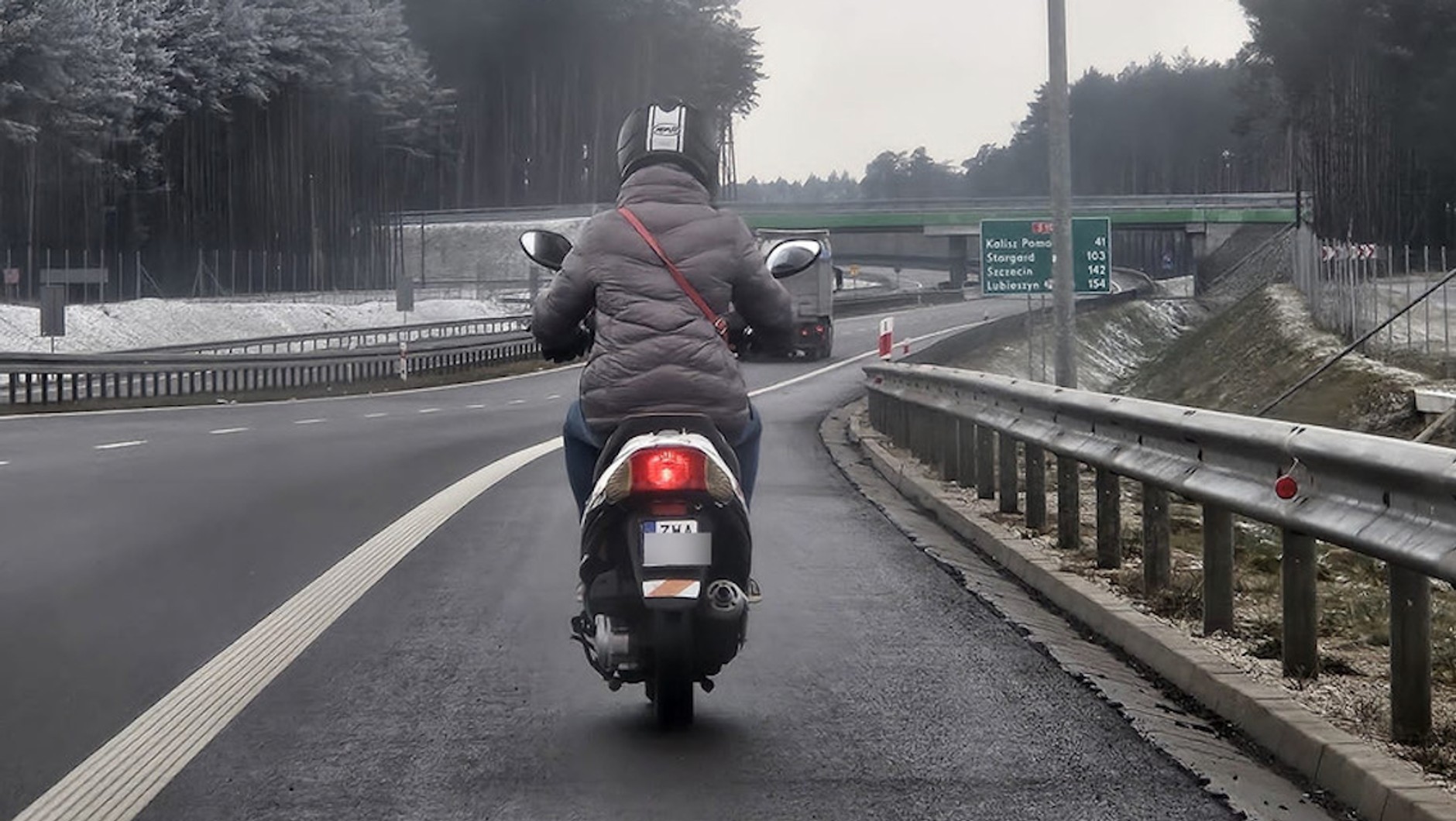 Także motorowerem nie wolno jechać po drodze ekspresowej