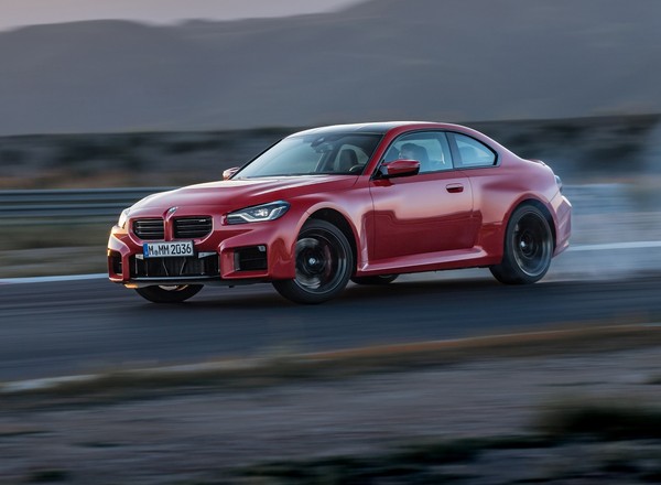 Wiemy już wszystko o nowym BMW M2. Puryści otworzą szampana, bo zbudowano je "po staremu"