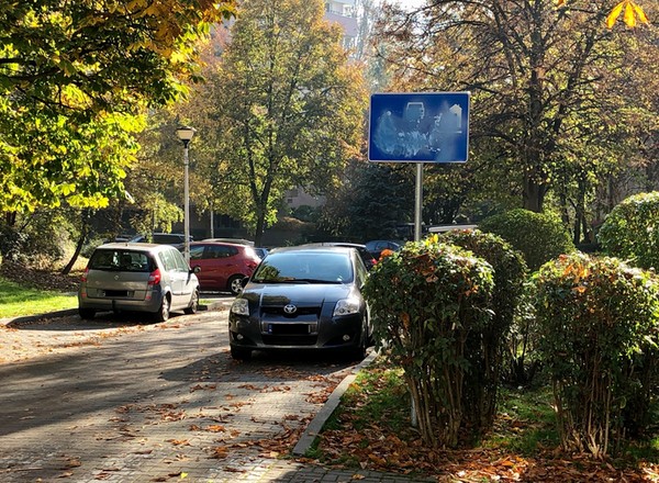 Patoparkowanie po warszawsku. Jak spółdzielnia mieszkaniowa wystawiła mieszkańców do wiatru