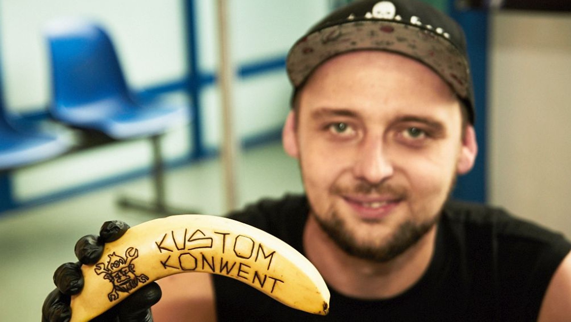 Kustom Konwent - tatuowanie banana