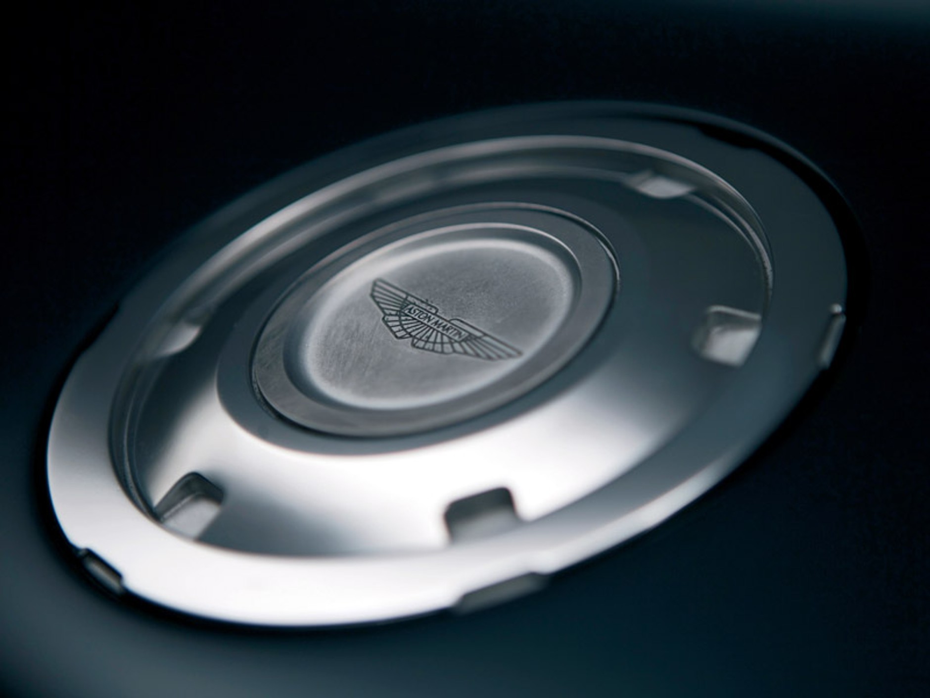 Genewa 2008: Aston Martin Rapide potwierdzony, produkcją zajmie się Magna Steyr