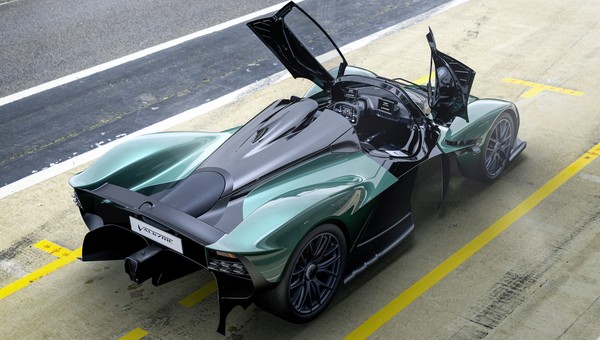 Aston Martin Valkyrie Spider – bez dachu z charakterem F1
