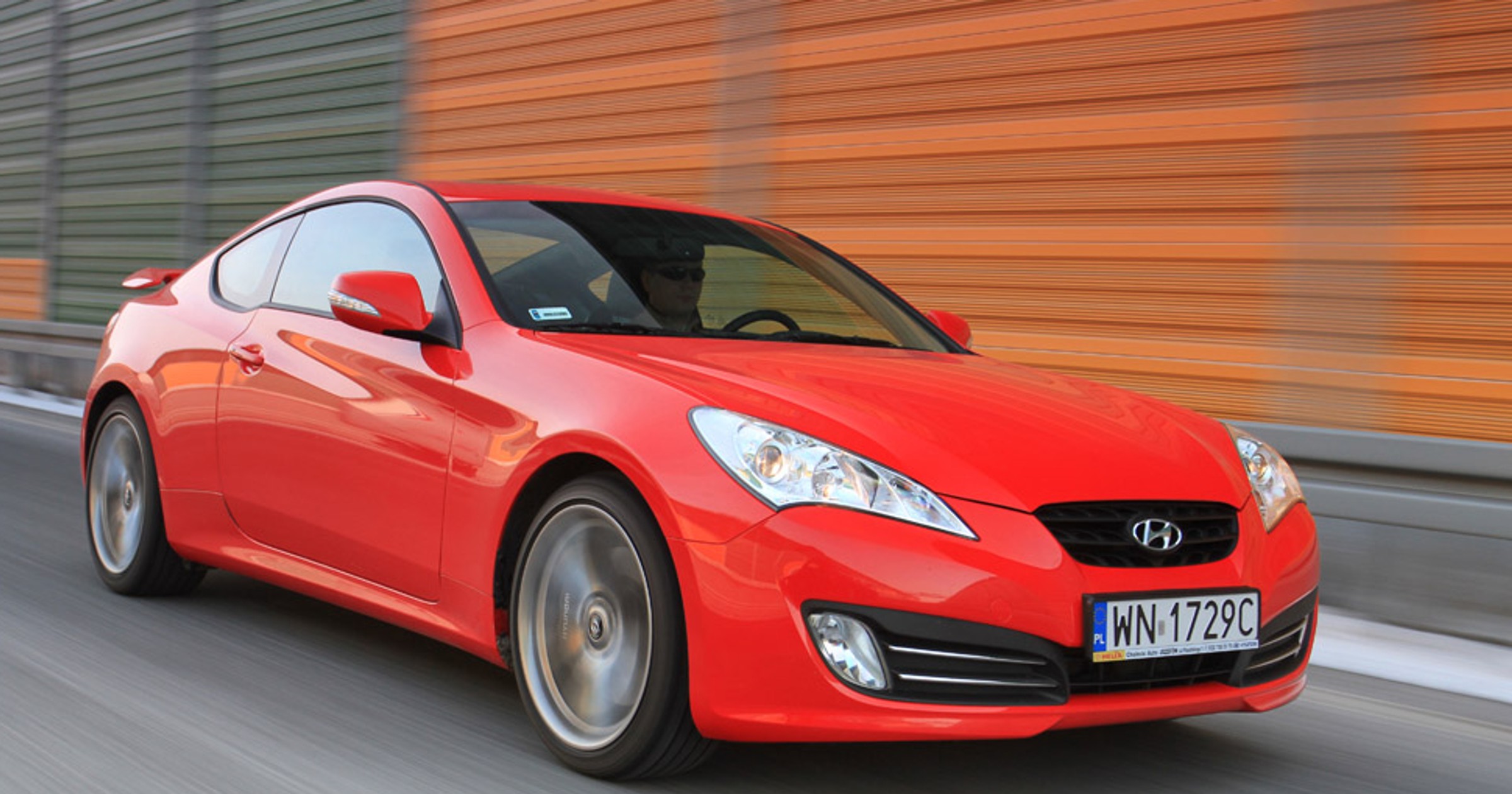 Hyundai Genesis Coupe: czerwony palacz gumy