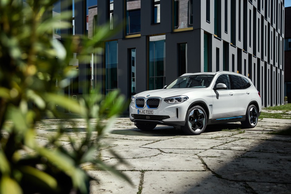 BMW iX3, czyli elektryczny SUV z „oscarowym” dźwiękiem