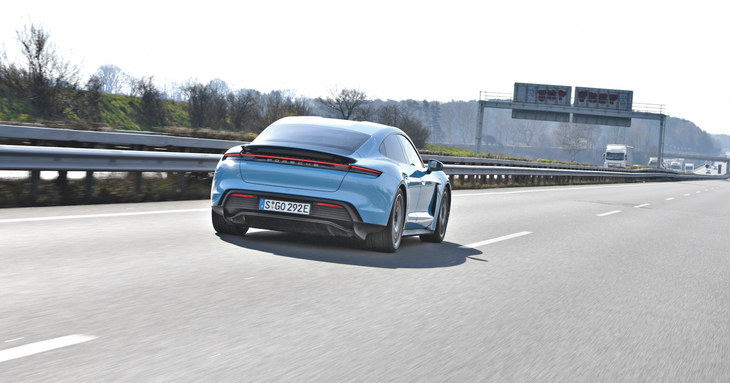 Jaki jest zasięg aut elektrycznych na autostradzie. Test 12 modeli przy 130 km/h