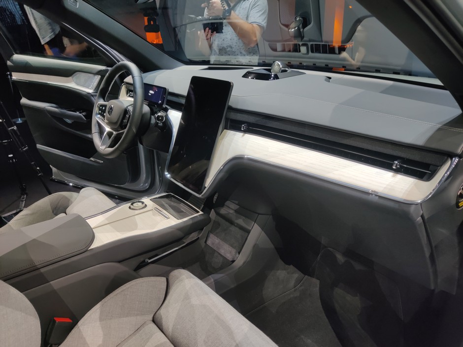 Volvo EX90