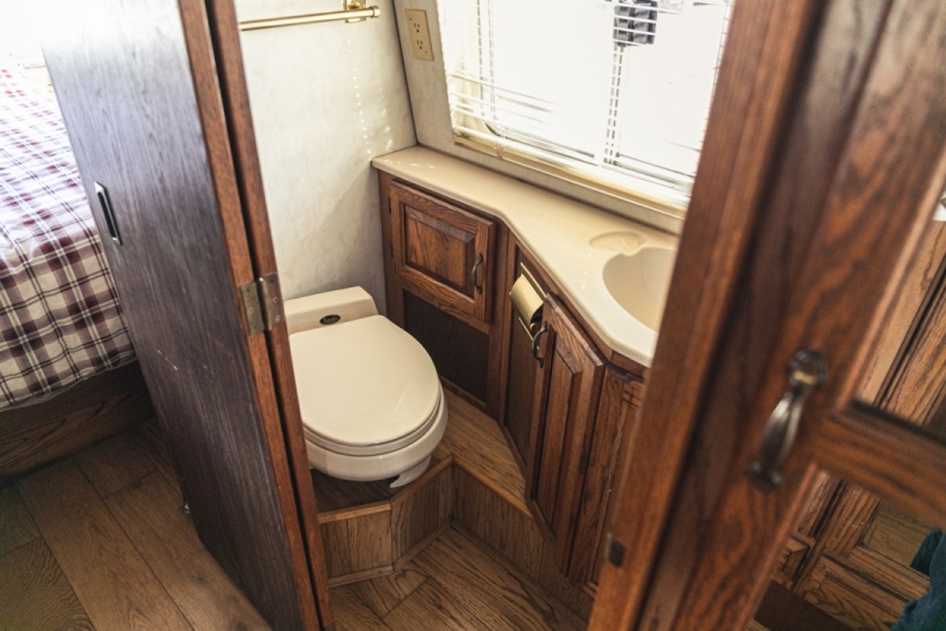 Airstream 350LE do kupienia na aukcji