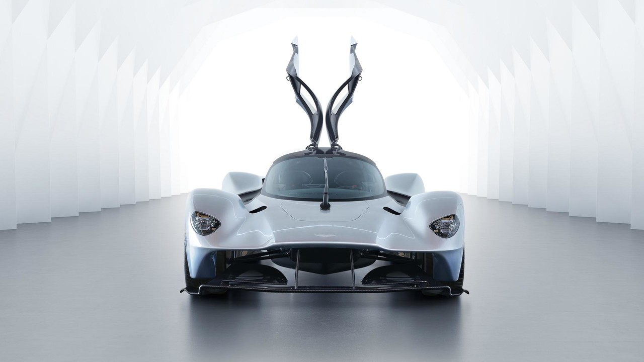 8. Aston Martin Valkyrie – 3,2 mln dolarów