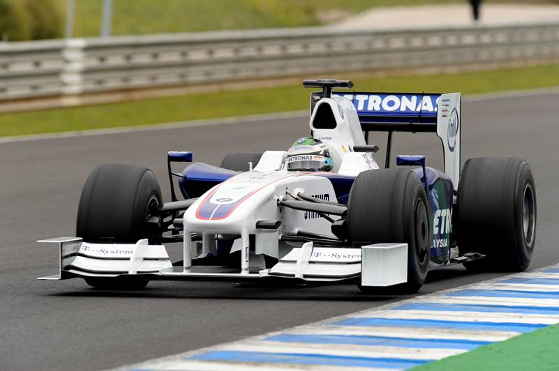 Formuła 1: fotogaleria z testów przed sezonem 2009