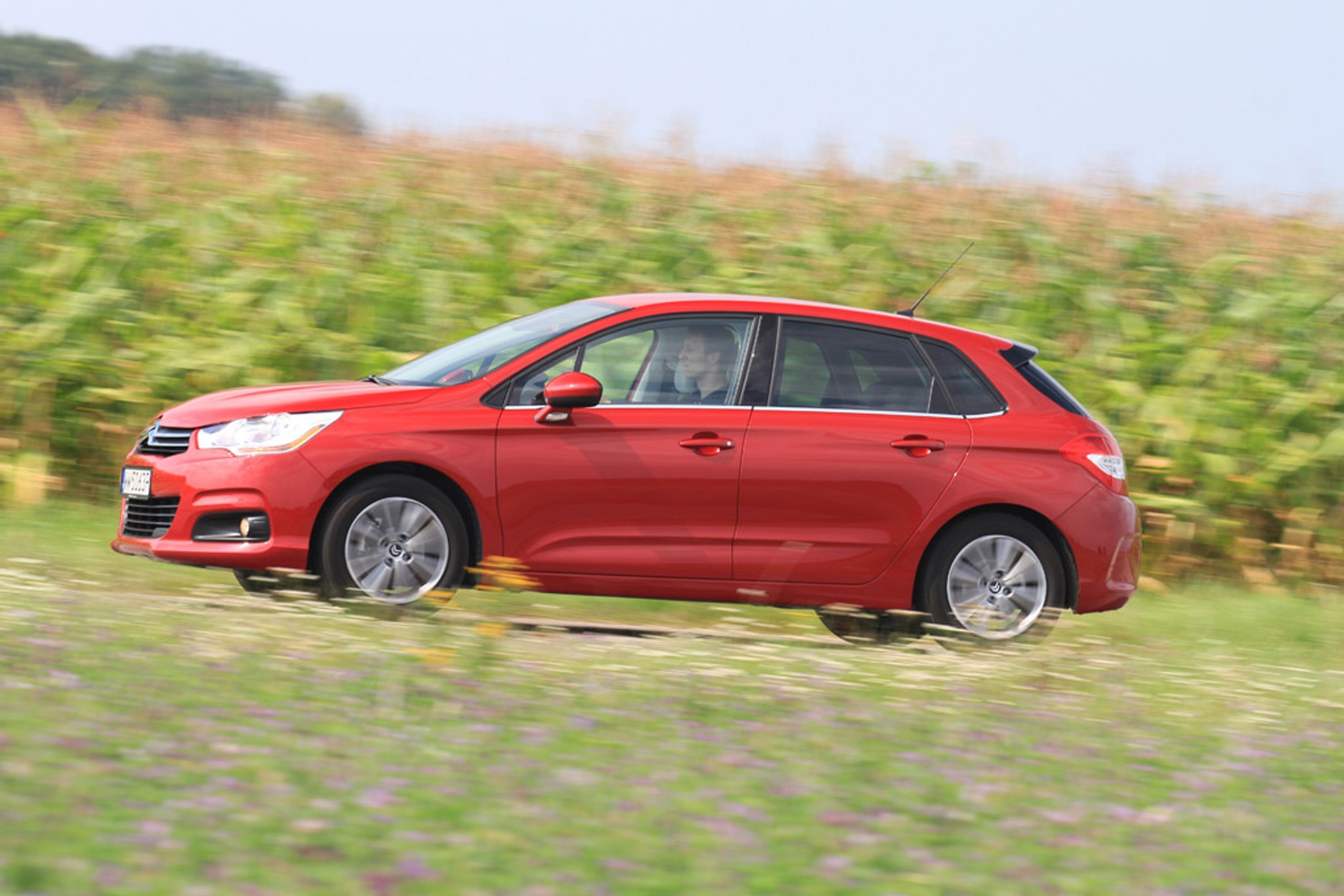 Mitsubishi Lancer kontra Citroen C4 i Opel Astra: kompakty tylko na pozór podobne