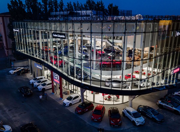 Sprzedaż nowych aut w pierwszym półroczu 2021 r. - liderem marka japońska
