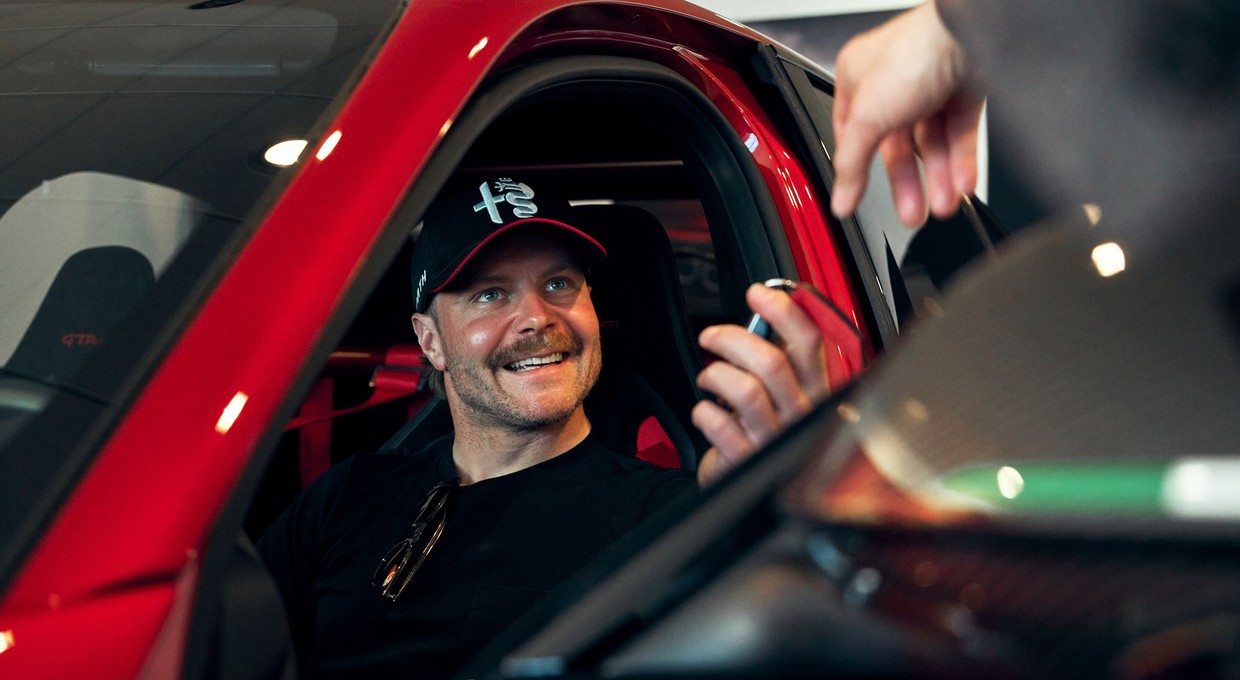 Właściwy człowiek we właściwym aucie. Valtteri Bottas odebrał dziką Giulię GTAm
