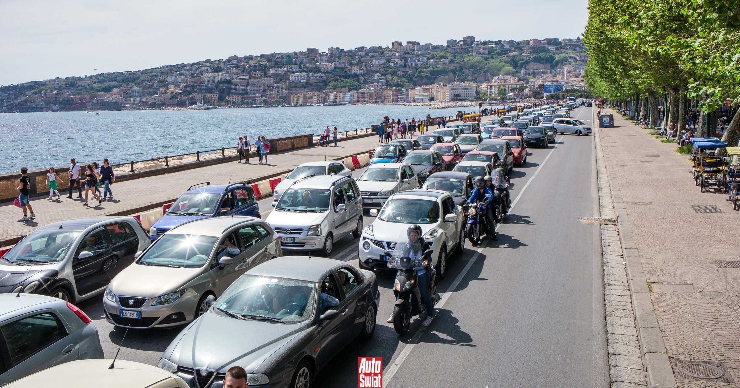 Neapol pełen polskich tablic. Przez Włochów polscy kierowcy płacą więcej za ubezpieczenie