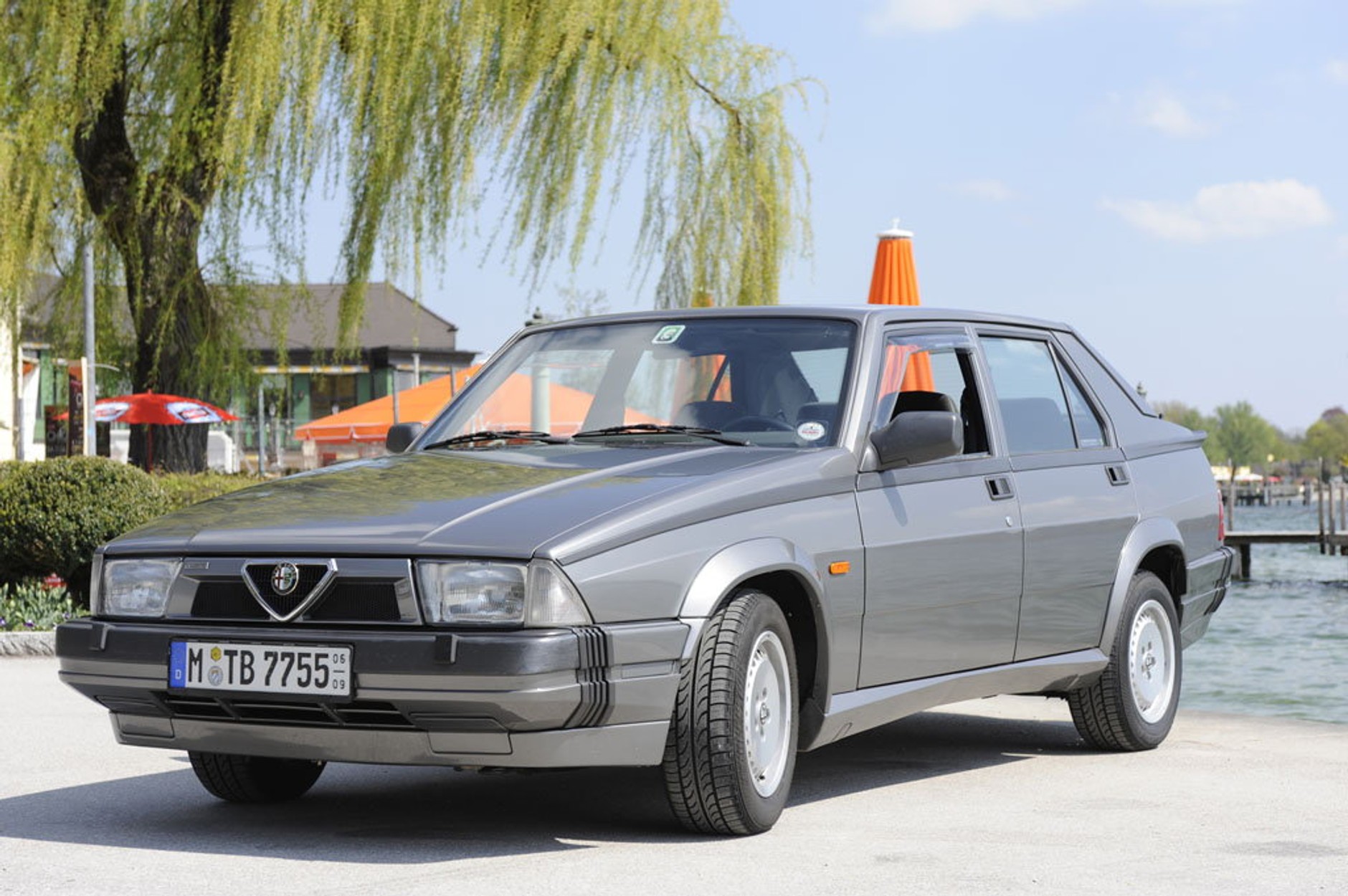 Alfa Romeo 75 - Jubileuszowy model z turbodopingiem