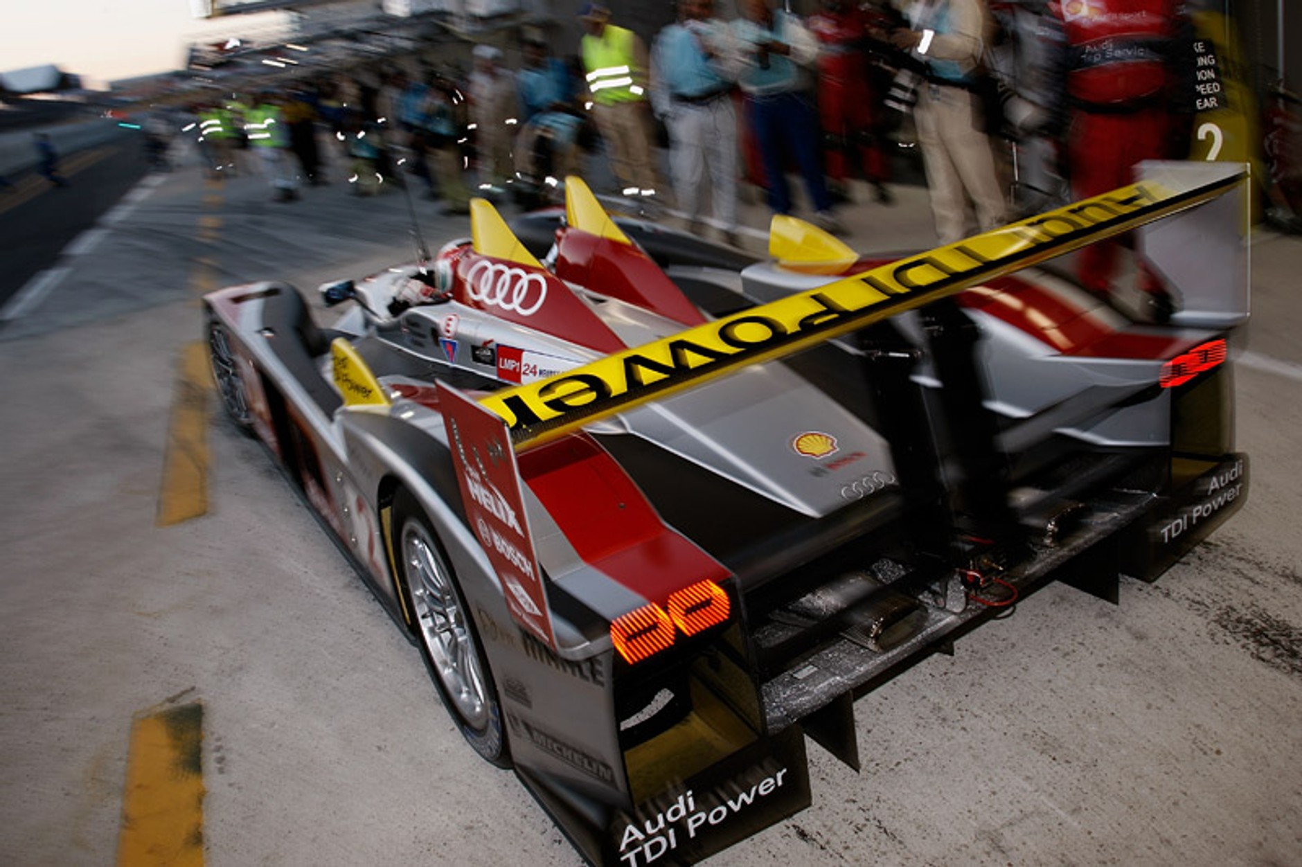 24 godziny Le Mans 2008: niespodziewana porażka Peugeota (fotogaleria)