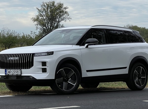 Papierowe konie mechaniczne: tak Chińczycy pompują osiągi swoich samochodów?