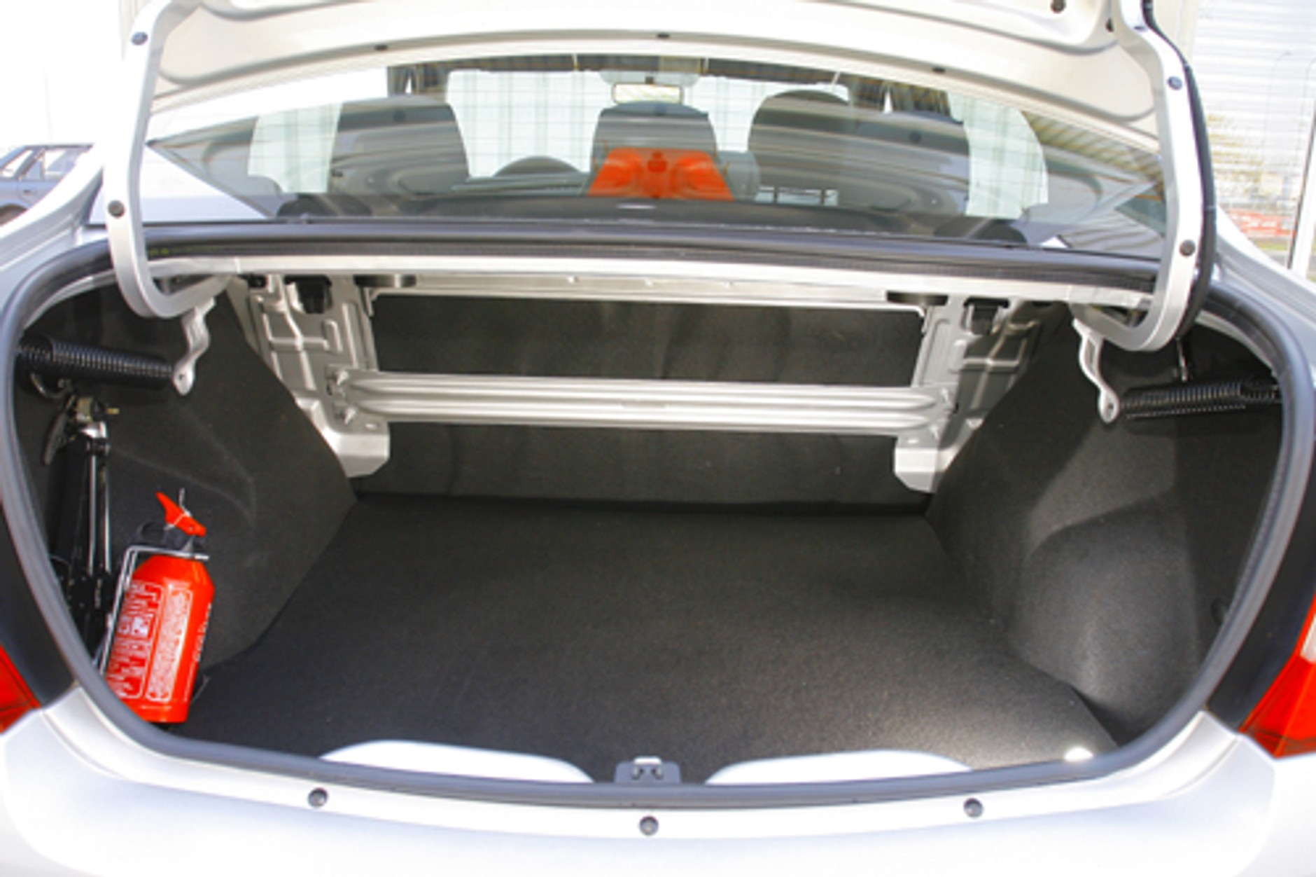 Chevrolet Aveo, Honda City, Dacia Logan - Wiele za niewiele