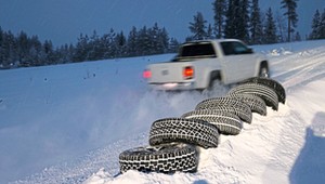 Jakie opony do SUV-a i terenówki? Porównujemy opony zimowe, całoroczne, letnie, terenowe