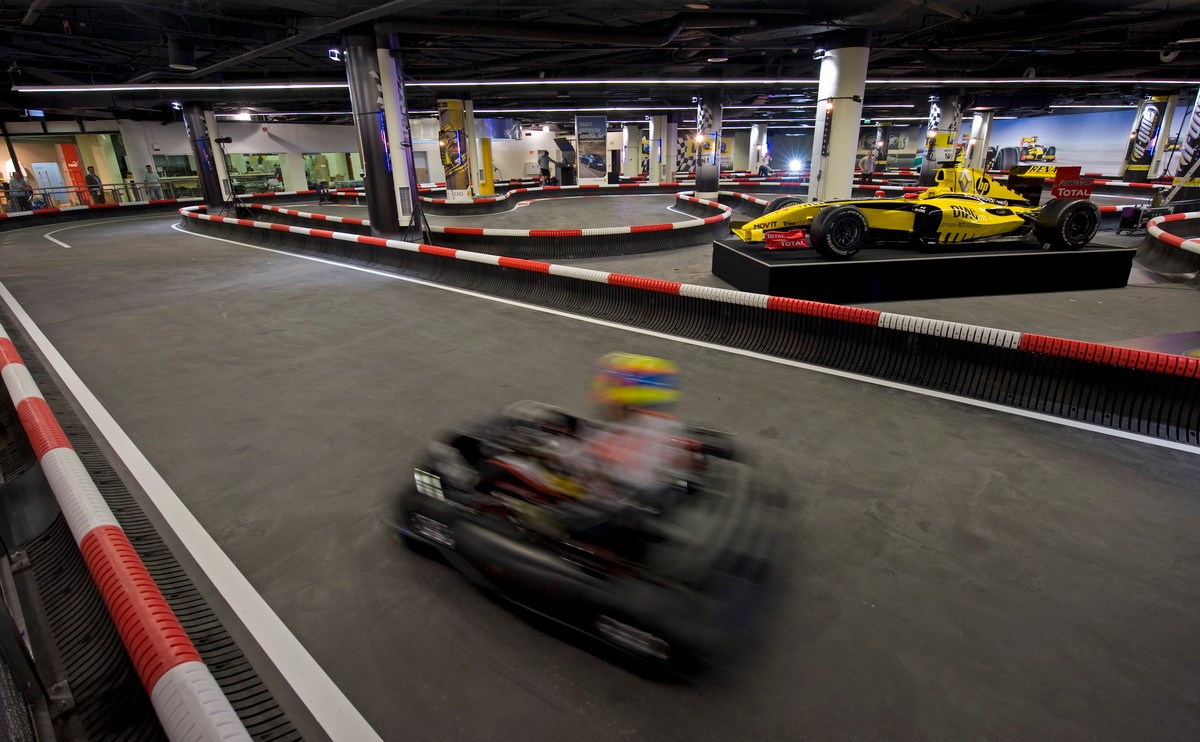 Kaski na głowę i ścigamy się...