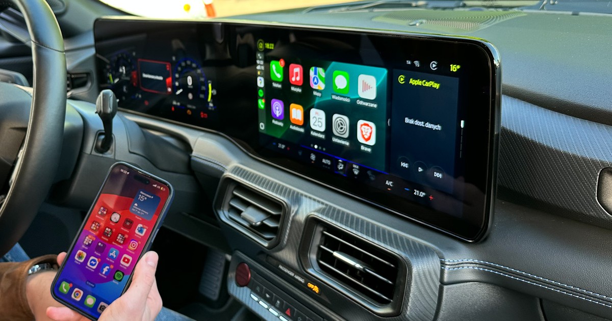 Apple CarPlay i Android Auto potrafią same się rozłączać. To nie awaria, a znak naszych czasów