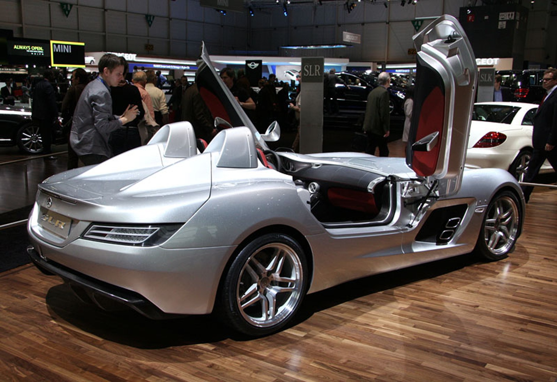 Genewa 2009: parada sportu i tuningu (fotogaleria)