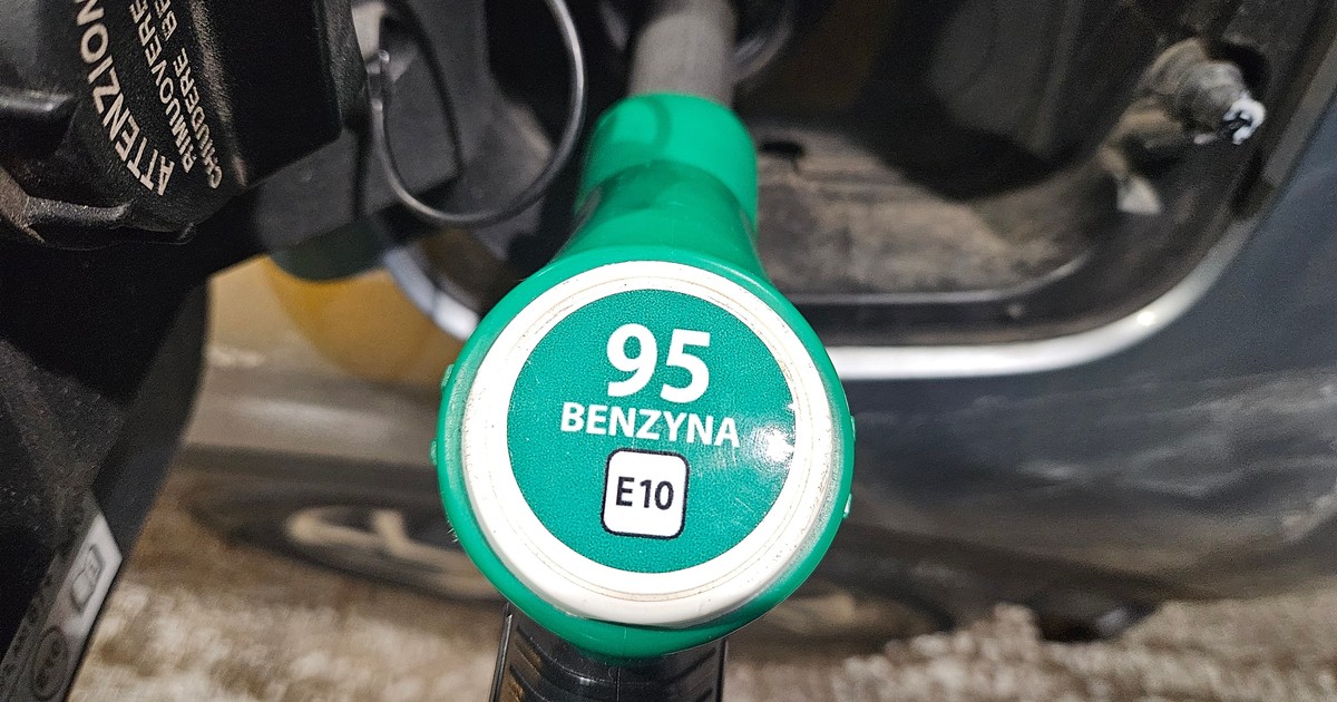 Przez dwa lata przyjeżdżał na stację, zawsze ubrany tak samo. Wystarczyło, by tankować za darmo