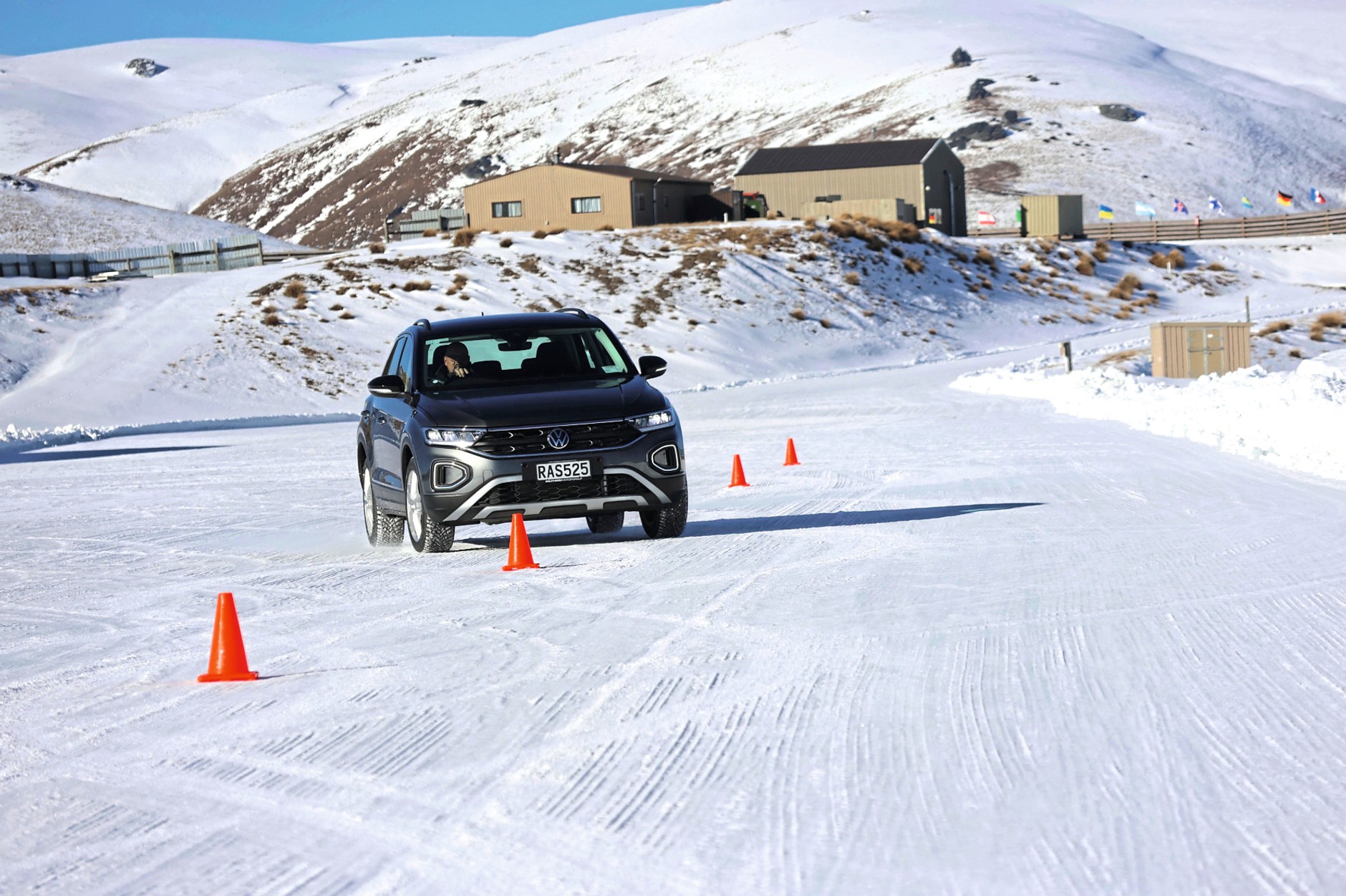 Test opon całorocznych do SUV-ów 2025