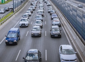 Obwodnica Warszawy z wielką wyrwą. Mijają lata i nic się nie zmienia