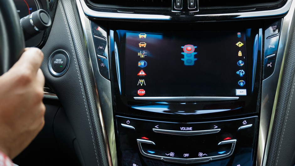 Amerykanie z powodzeniem przeprowadzili testy w Michigan, gdzie Cadillac CTS dzięki komunikacji V2I (V2V) komunikował się z infrastrukturą.