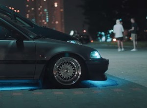 Mały zlot fanów motoryzacji w Kalifornii przerodził się w duże koronaparty?