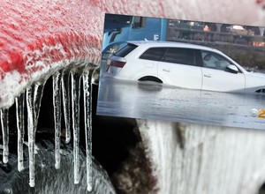 Morze lodu otoczyło samochody na parkingu. "Nie ma nic, co dałoby się uratować" [WIDEO]
