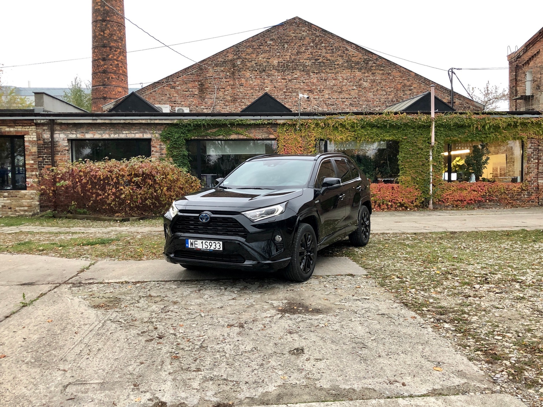 Toyota RAV4 2.5 Hybrid AWD Black Edition by JBL