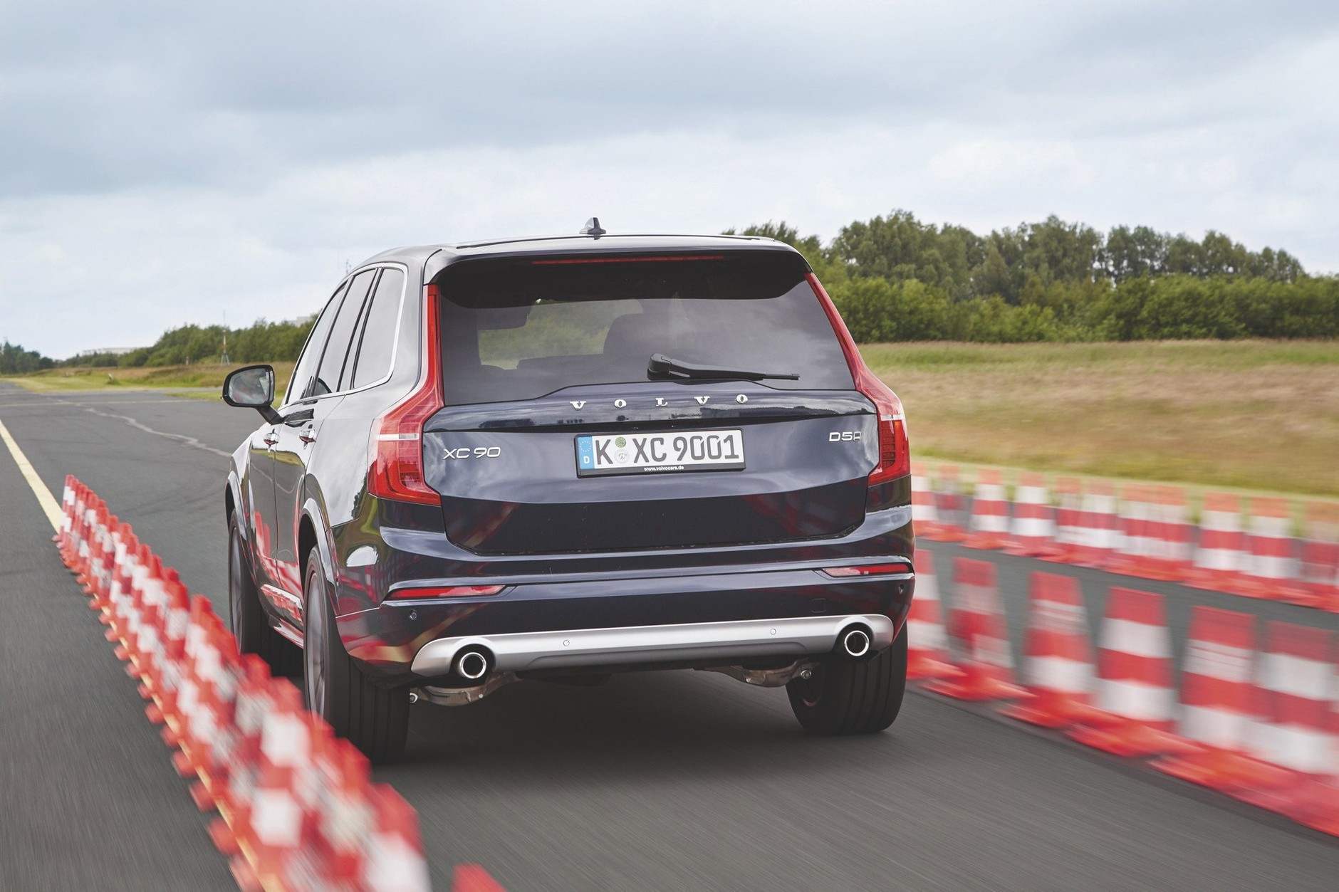 Porównanie: BMW X5 xDrive 25d, Hyundai Santa Fe 2.2 CRDI, Volkswagen Touareg 3.0 TDI V6, Volvo XC90 D5 AWD