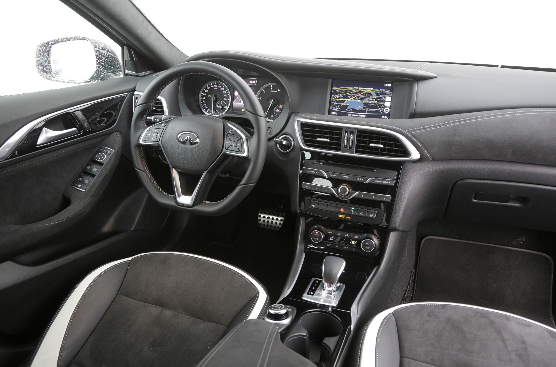 Infiniti Q30 2.0t AWD