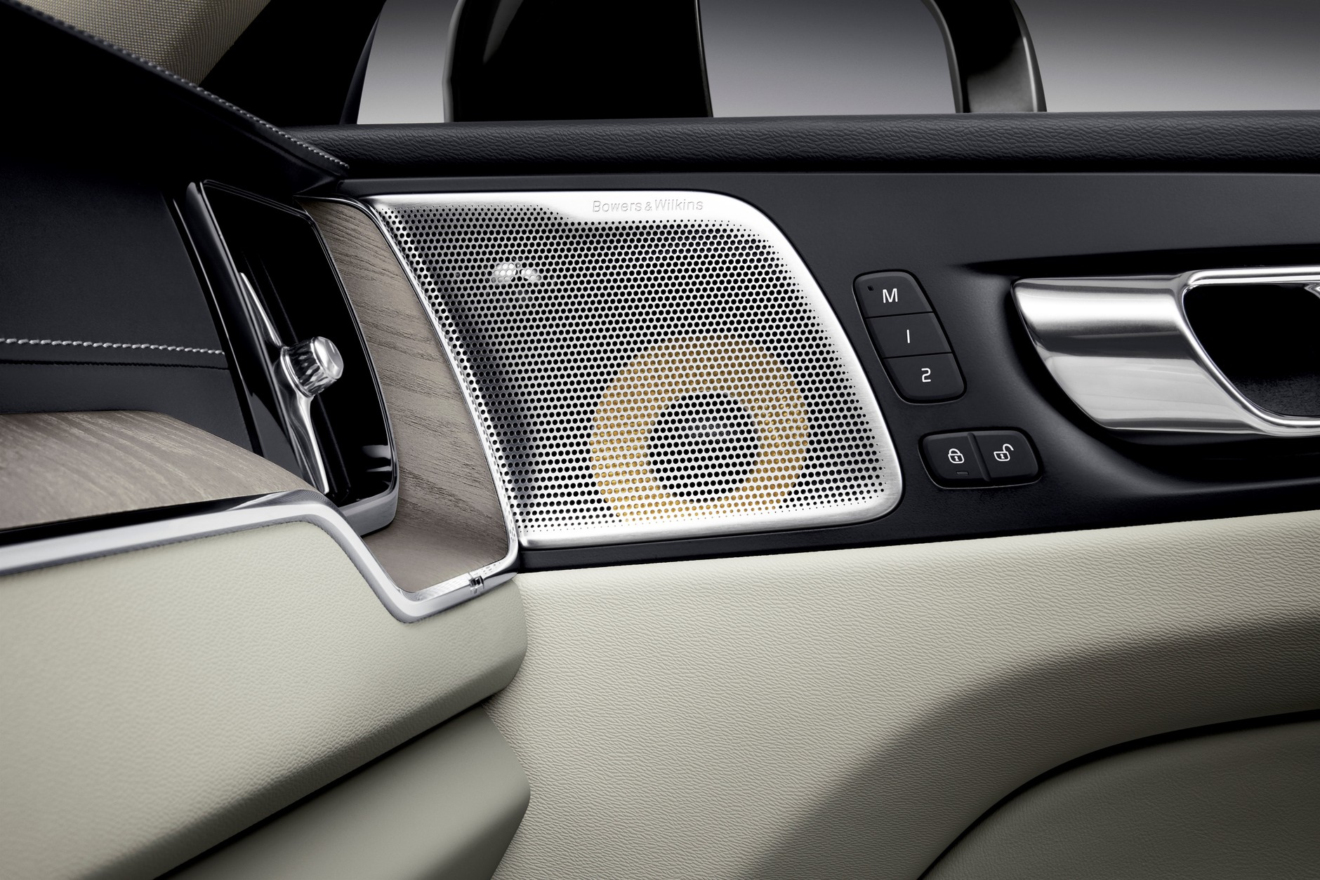 Nowe Volvo XC60. Dostępny będzie także system firmowany przez Bowers&Wilkins. W kabinie będzie 15 głośników.