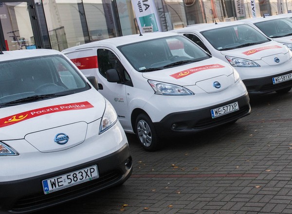 Poczta Polska będzie dostarczać paczki elektrycznymi busami