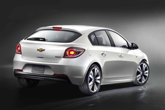 cruze_hatchback