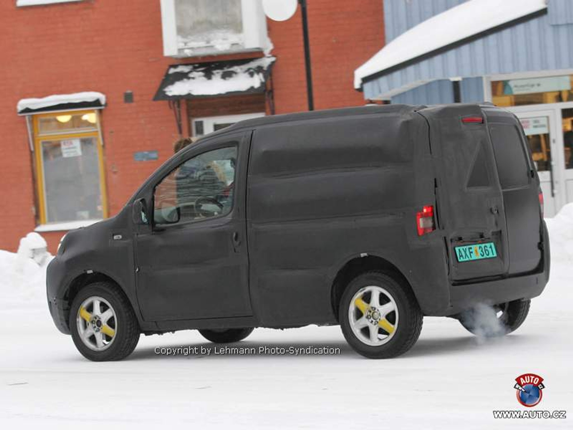 Zdjęcia szpiegowskie: VW Caddy XXL, Fiat Doblo i Citroen Berlingo