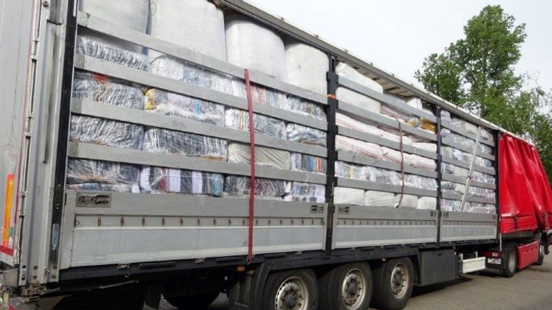 Na naczepie ciężarówki jadącej z Turcji do Polski celnicy odkryli "lewy" towar o wartości 2 mln euro